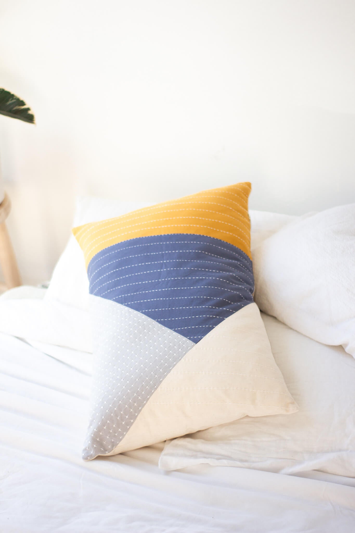 Color block store lumbar pillow