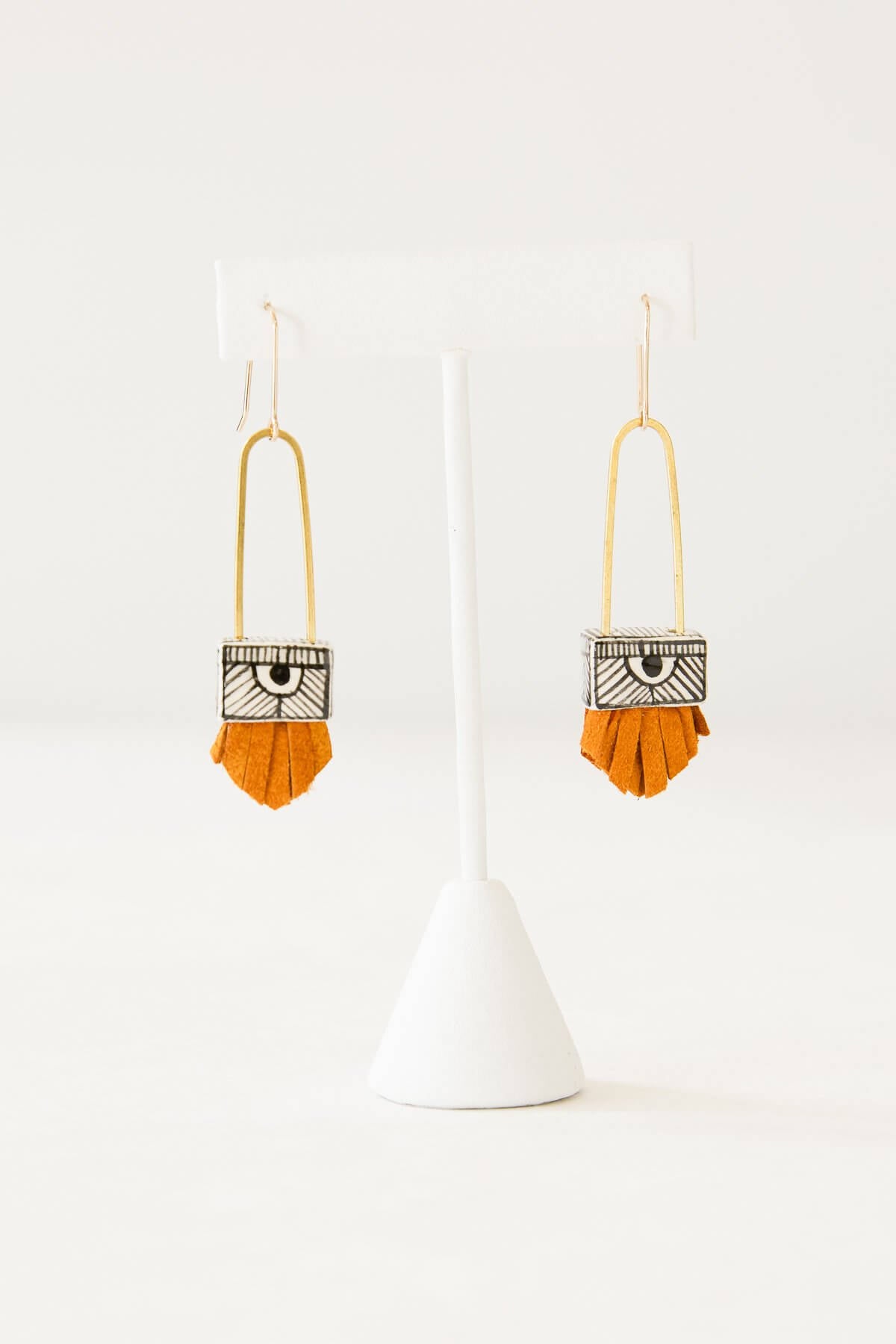Hechizo Regalo Shortie Earrings