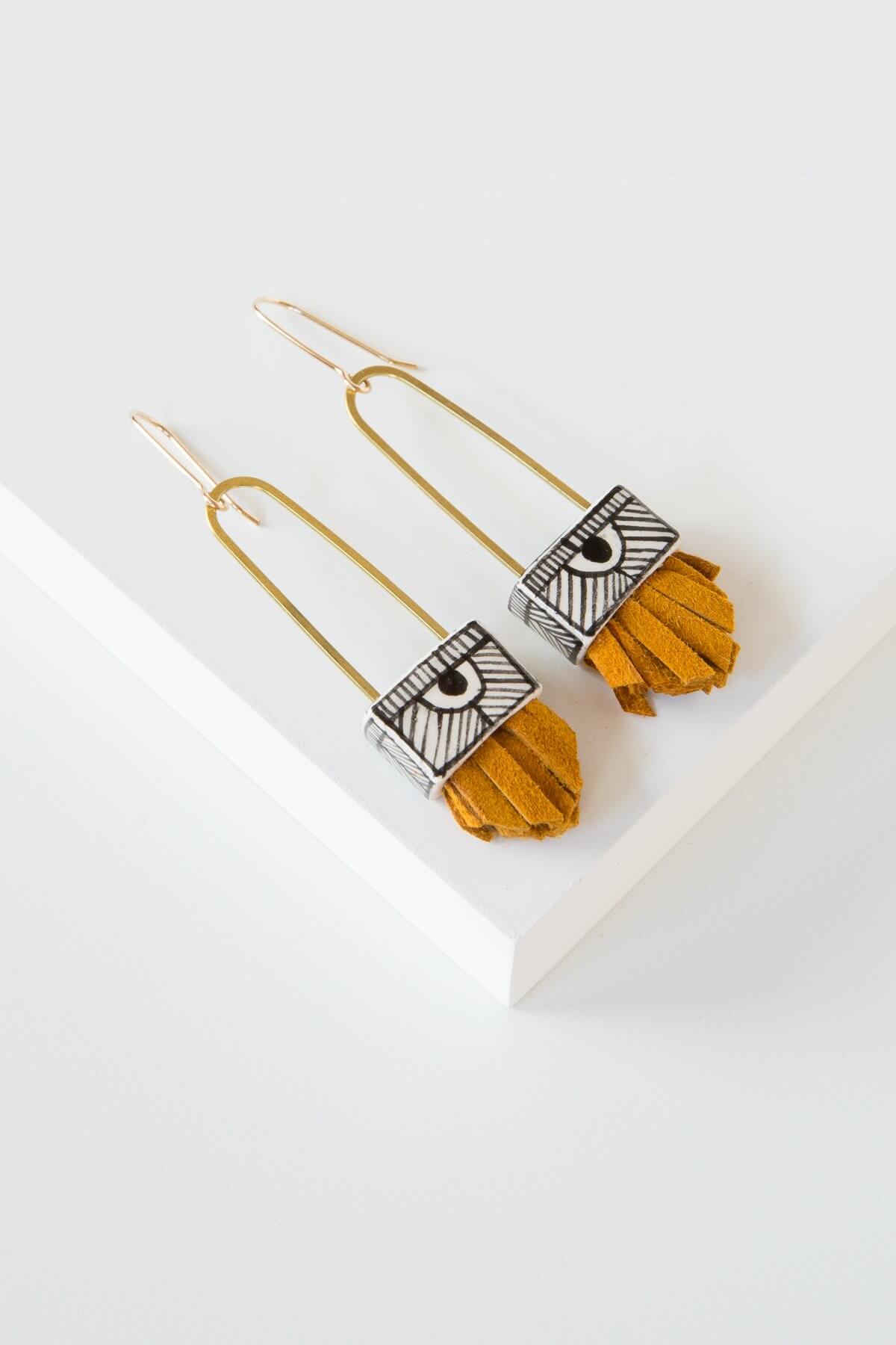 Hechizo Regalo Shortie Earrings
