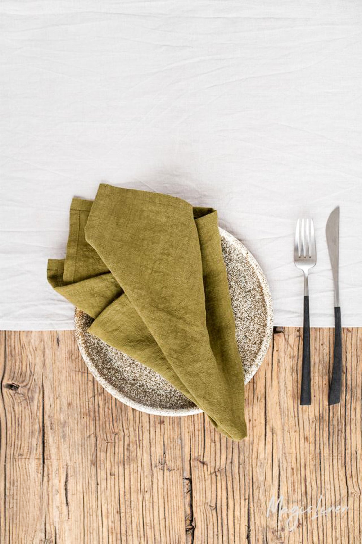 https://www.palmandperkins.com/cdn/shop/products/MagicLinen_LinenNapkinSetof2_OliveGreen_2_1200x.jpg?v=1667831362