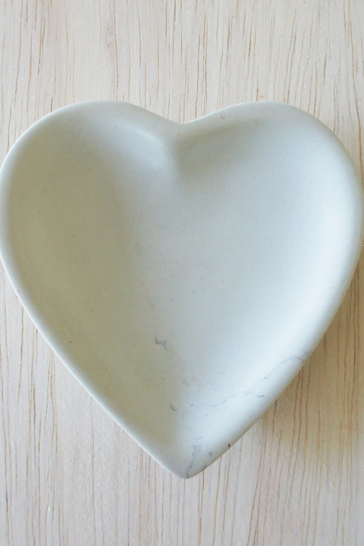 Venture Imports Natural Heart Dish